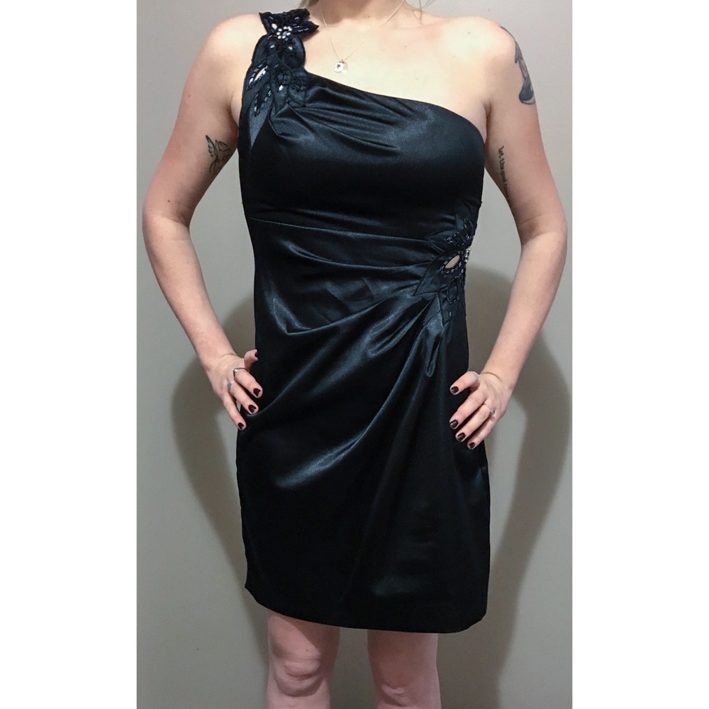 🥂Sparkly Cut Out Cocktail Dress🥂
